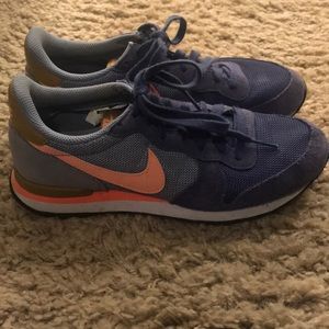 Nike Internationalist tennis shoe